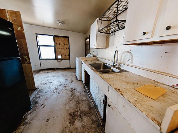 2nd image of 2315 49th St