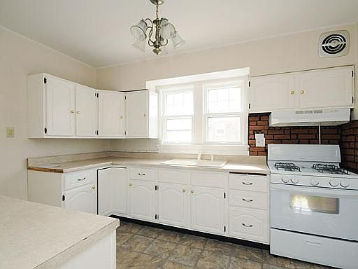 4th image of 3213 N Opal Ave
