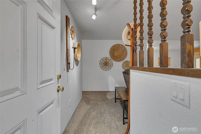 4th image of 32544 24th Avenue SW