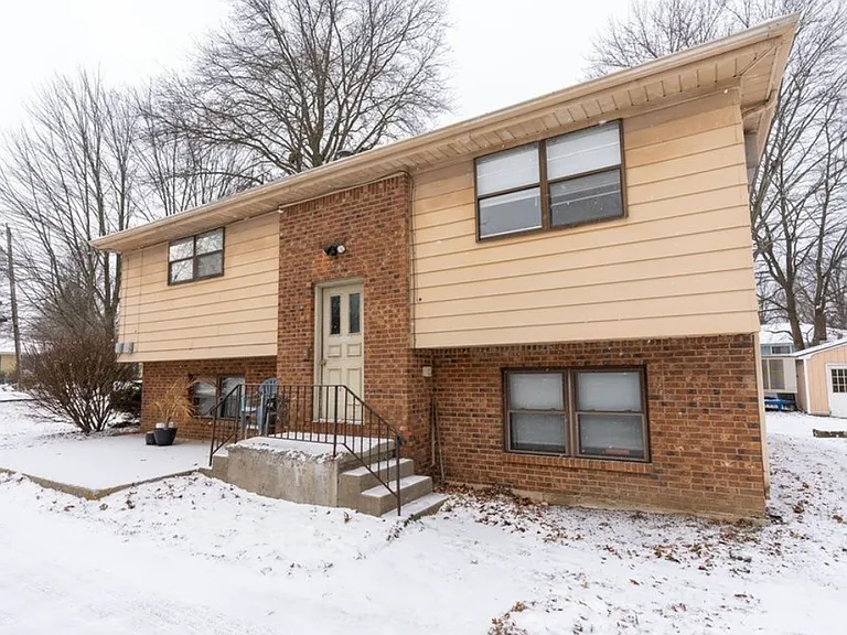 3908 Frederick St — Photo 2