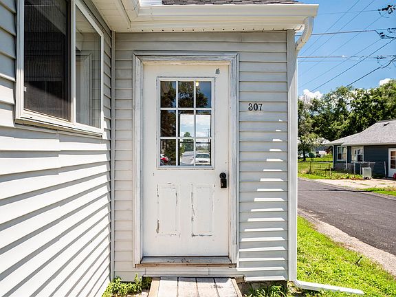 4th image of 307 Midland St