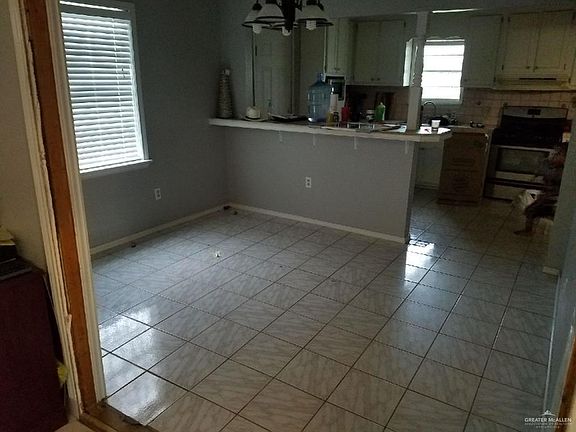 3rd image of 1007 E Esperanza Ave
