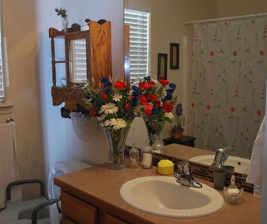 2nd image of 253 Southwood Ave