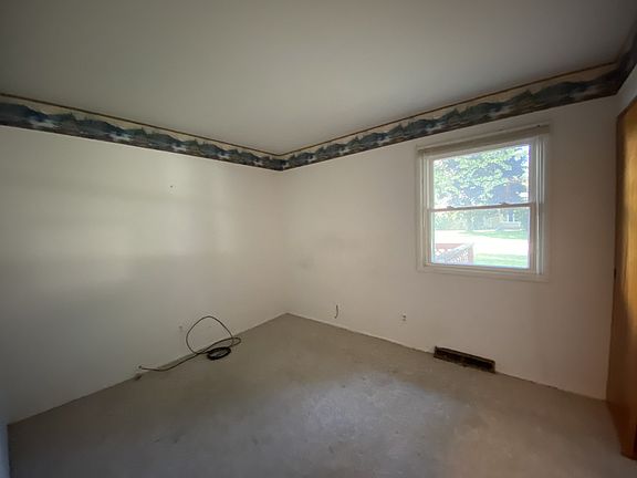 4th image of 11021 Wildwood Dr