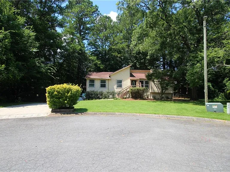 3310 Chastain Xing — Photo 40