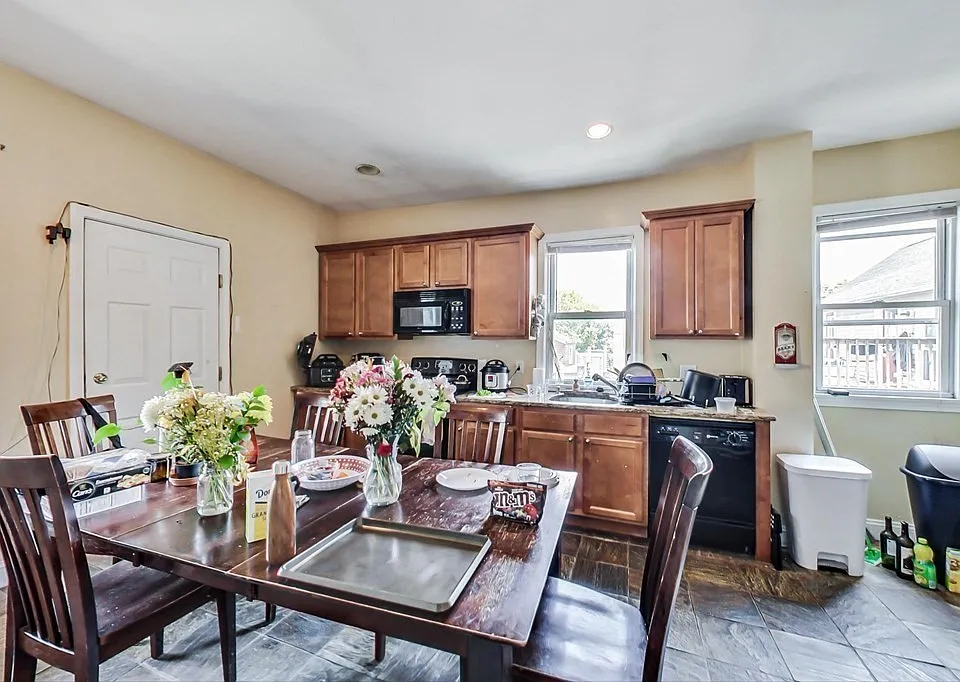 47 Hillside St #3L