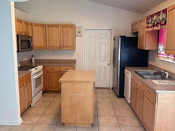 5th image of 4910 Poinsetta Ave