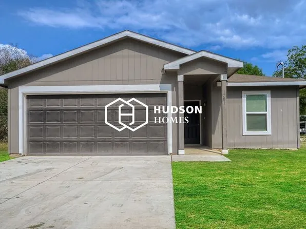 1701 N Guadalupe St, Seguin, TX 78155