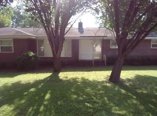 407 N Clark St, Claxton, GA 30417