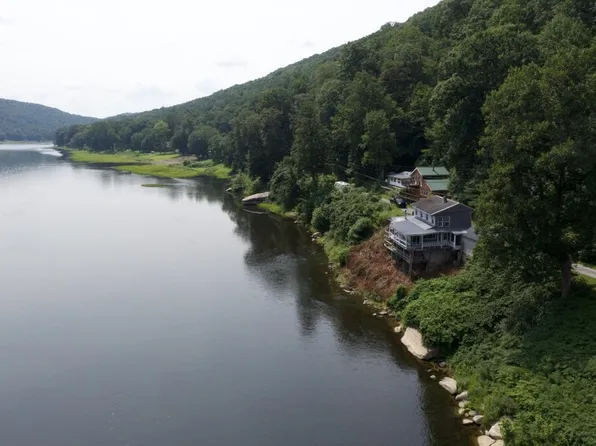 646 S Tunnel Rd, Kennerdell, PA 16374