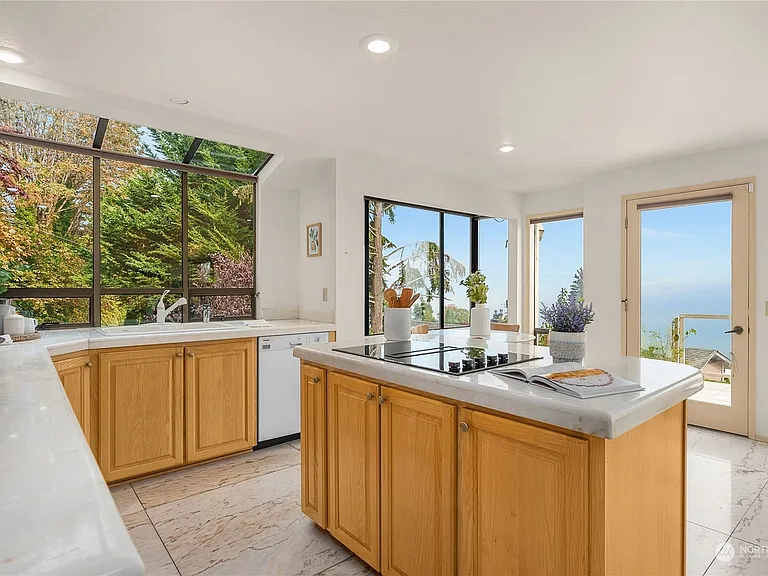 3909 NE 157th Pl — Photo 3