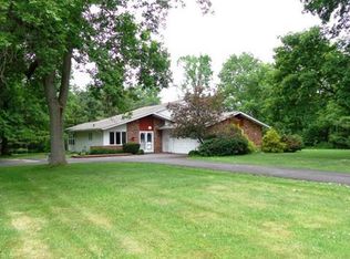 11300 Highland View Dr, Chardon, OH 44024