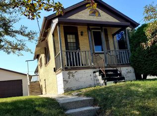 926 S 24th St, Manitowoc, WI 54220