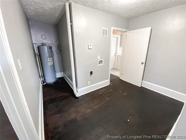 210 E 16th St #1 — Photo 10