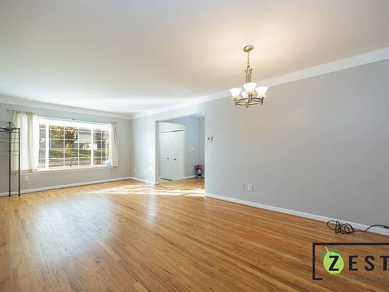 415 Fox Hills Dr N — Photo 4
