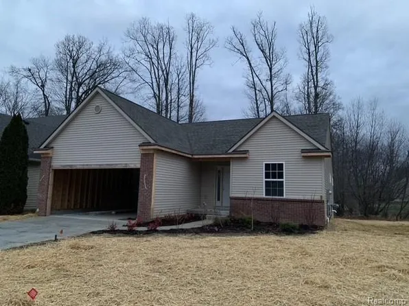 11473 Hidden Oaks Dr, Clio, MI 48420