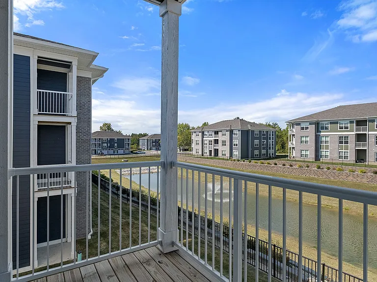 Shoreline Flats Apartments — Photo 33