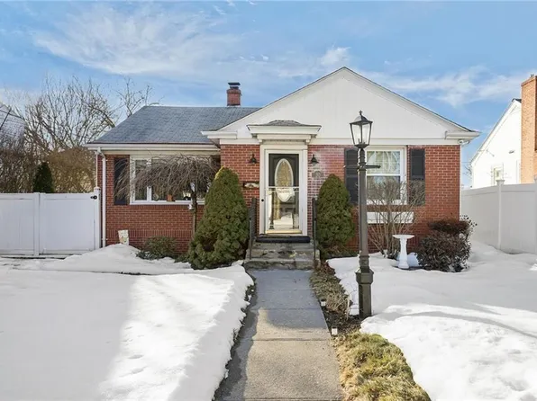 30 Lark Ave, Cranston, RI 02920