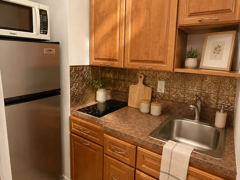 320 E 42nd St #204 — Photo 2