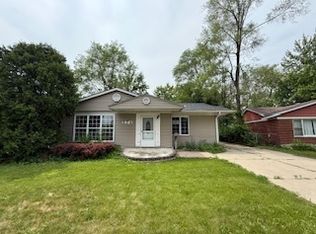 574 Isa Dr, Wheeling, IL 60090