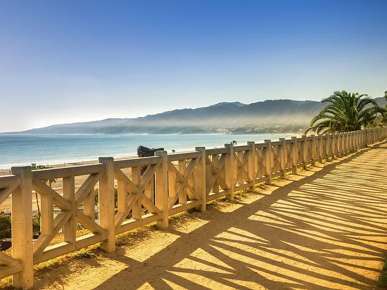 Ocean walk on Palisades Park