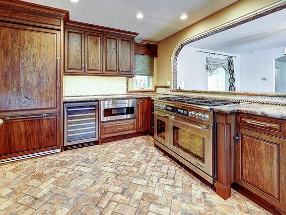 5th image of 4530 N Wilson Ave