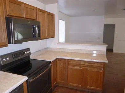 5 bed, 1238 sqft, $1,850 — Photo 2