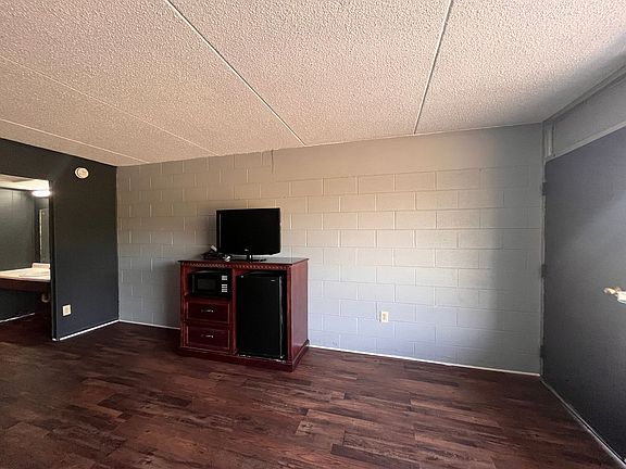 4th image of 1746 S Highway 25 W #205