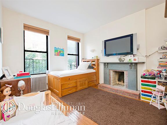 4th image of 313 E 56th St #4AB