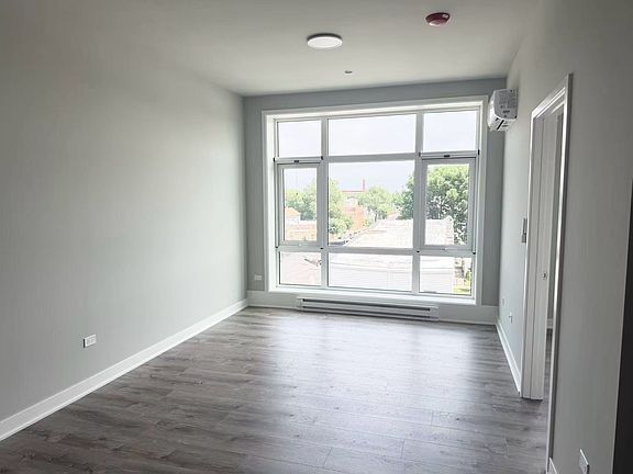 5th image of 2807 S Halsted St #403
