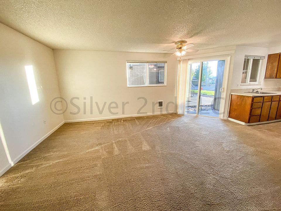 1st image of 992 N 2nd St #32