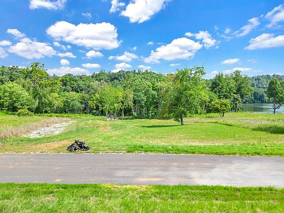 4th image of 19 Springsteen Cir