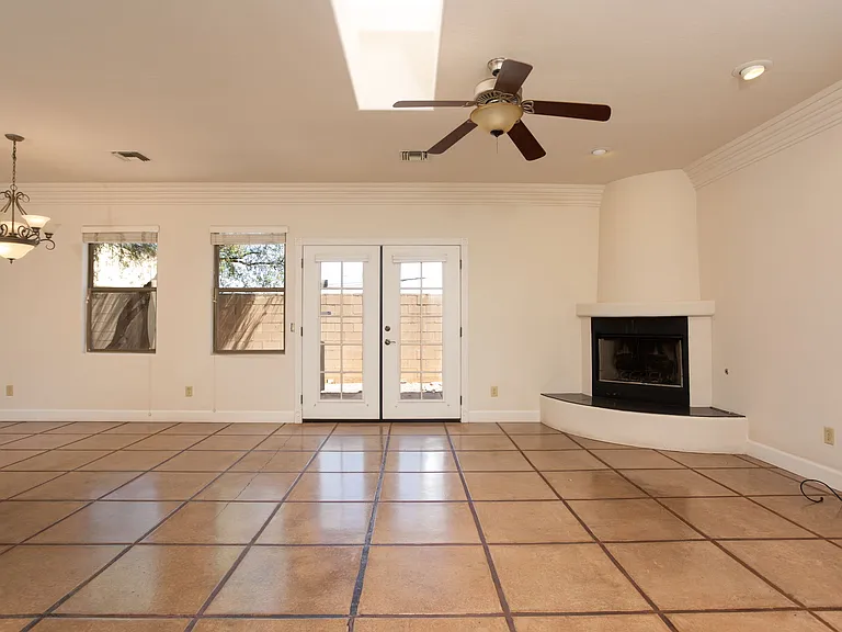 1029 E Blanton Dr — Photo 9