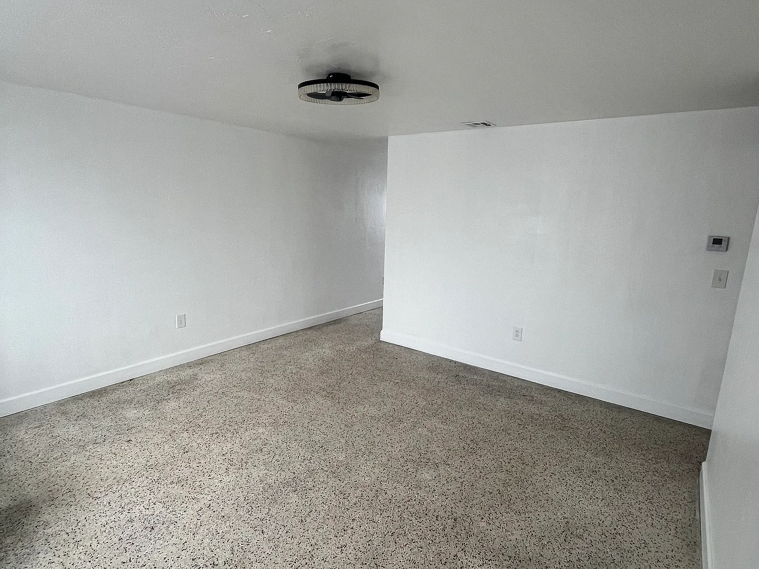 2 bed, 800 sqft, $2,200 — Photo 3