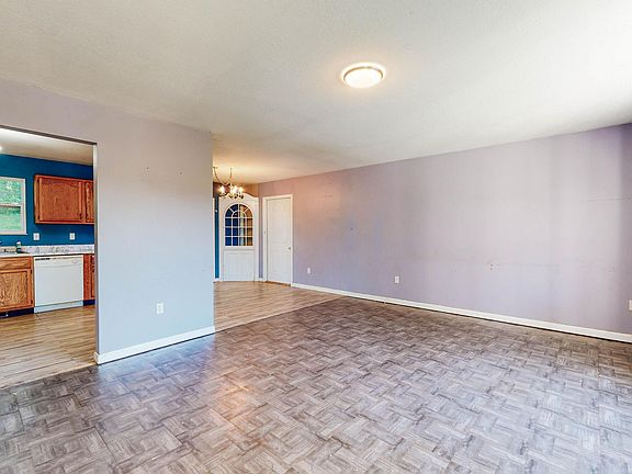 4th image of 514 Westbury Dr