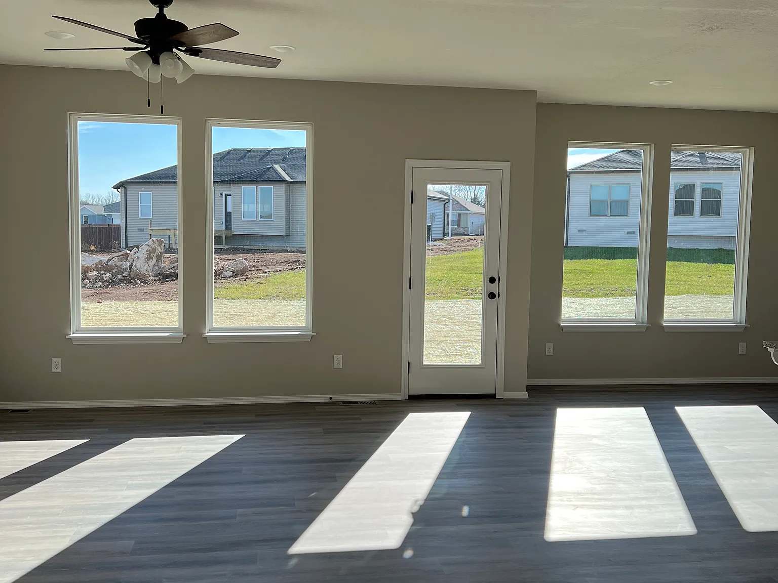 3 bed, 1420 sqft, $1,700 — Photo 3
