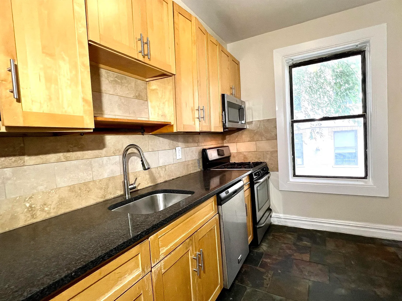 118 Corbin Ave — Photo 2