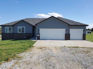 6295 Bass Creek Rd, Hickman, NE 68372
