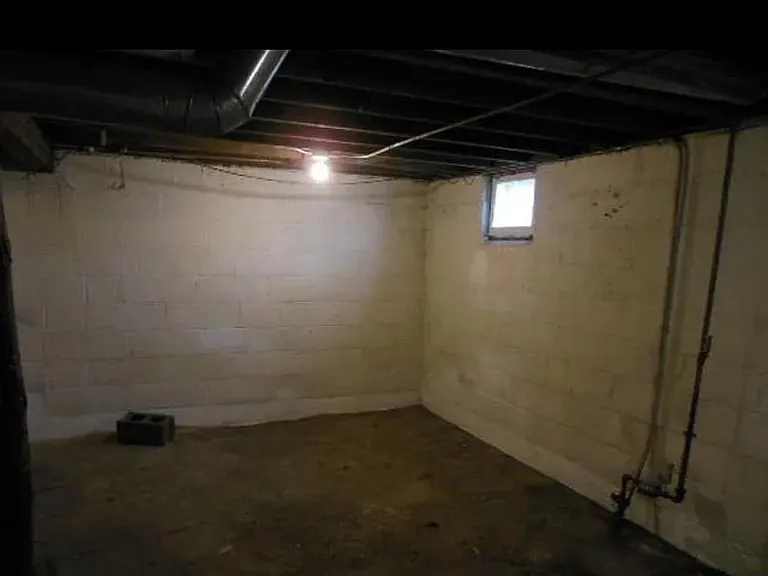 327 N Johnston Ave — Photo 6