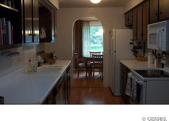 4th image of 32 Fairfield Dr