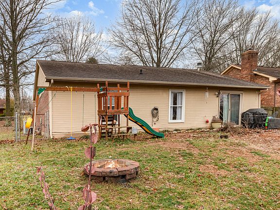 5th image of 929 Wyndham Hills Dr