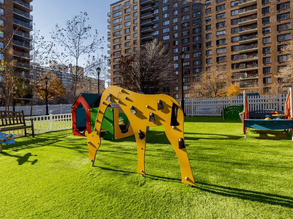 784 Columbus Avenue image 1 of 6