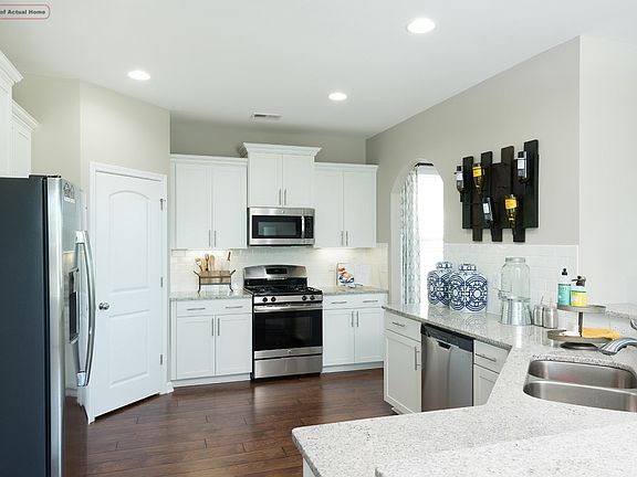 5th image of 306 Garden Walk Dr