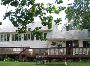 2109 S Shore Dr, Moline, IL 61265
