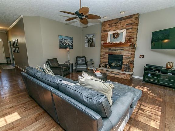 3rd image of 3306 Ashby Ln