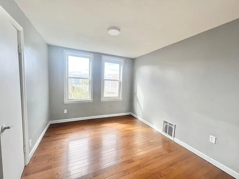 37 Maverick St #3 — Photo 5