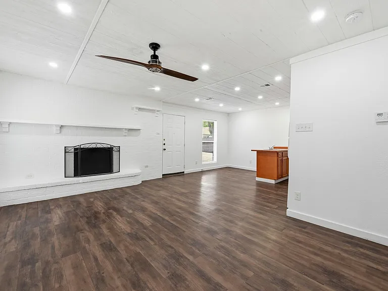 5104 Spruce Cv #A — Photo 6