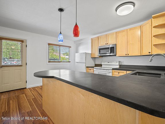 5th image of 130 E Kelly Ave APT 16