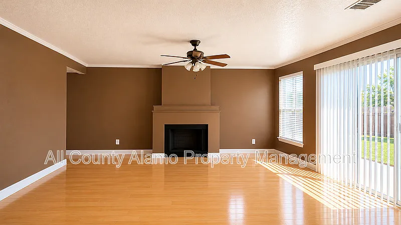 4 bed, 2.5 bath, 2278 sqft, $1,800 — Photo 4