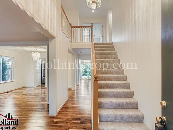 4th image of 2457 NE 10th Ave